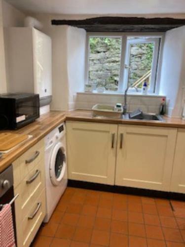 Chimney Pots - Log Burner/gas, Central Village, Walks, Pubs, Views