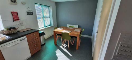 Cheerful 3 Bedroom Townhouse 2 Ensuite Bathrooms