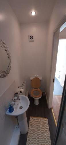 Cheerful 3 Bedroom Townhouse 2 Ensuite Bathrooms