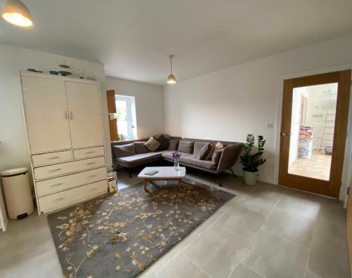 5 Bedroom Modern Home, Totnes - 10 Guests, 7 Day Minimum Booking