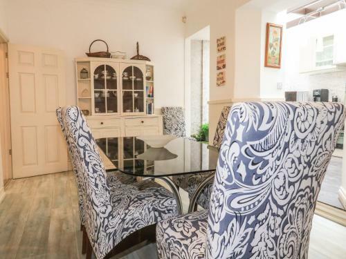 Three Sisters Holiday Cottage