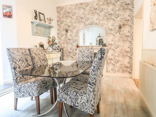 Three Sisters Holiday Cottage