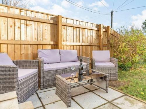 Lovely Villa 1 King 1 Double Sofa 4 Single Beds