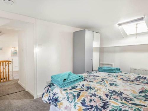 Lovely Villa 1 Double, 1 Double Sofa, 6 Single, And 1bunk Bed