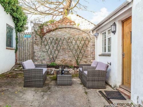 Lovely Villa 1 Double, 1 Double Sofa, 6 Single, And 1bunk Bed