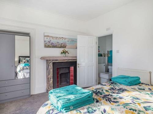Lovely Villa 1 Double, 1 Double Sofa, 6 Single, And 1bunk Bed