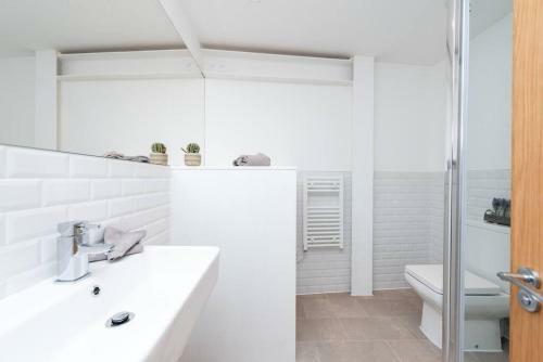 Large Apartment Close To London Br1 II