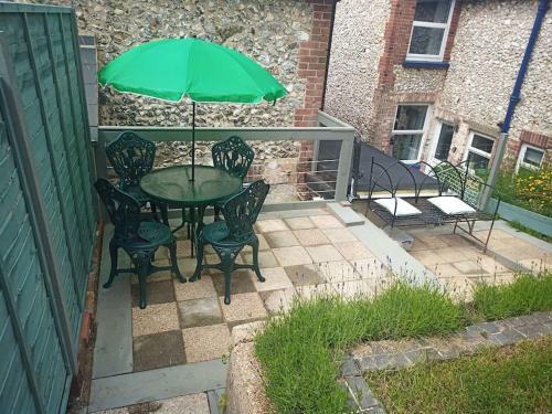 Character 2 Bedroom, 2 Bathroom Home With Garden.
