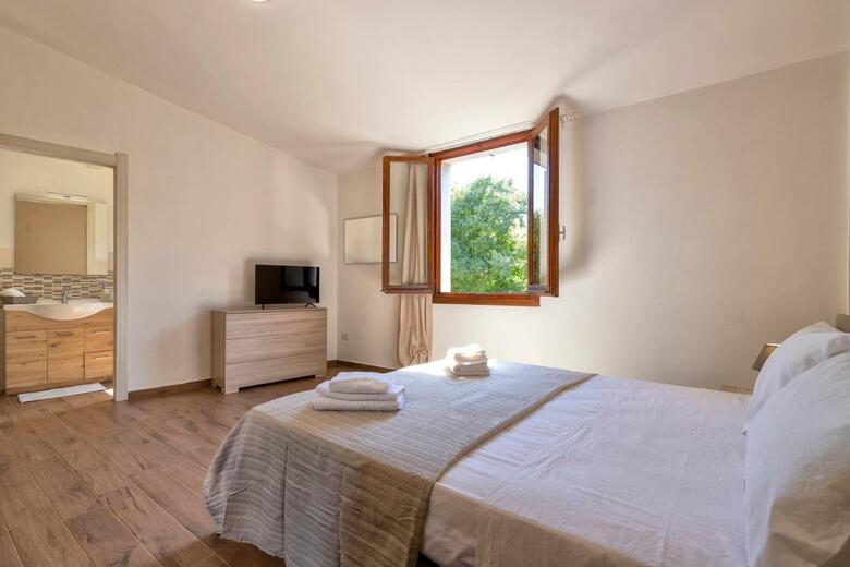 Hostal Vico Rooms