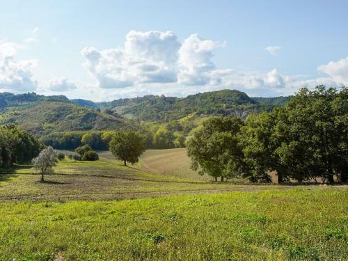 Vintage Villa In Sermugnano With Infinity Pool