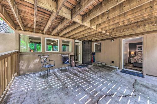 Quaint Riverfront Cabin Walk To Midtown!