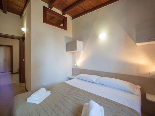Semi-detached Bungalow With AC Just 3,5 Km From Sirmione
