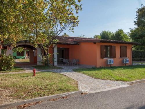 Semi-detached Bungalow With AC Just 3,5 Km From Sirmione