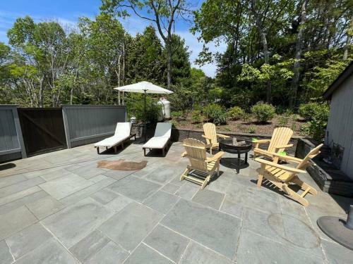 East Hampton Summer Home With Pool & Hot Tub