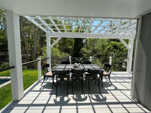 East Hampton Summer Home With Pool & Hot Tub