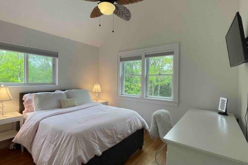 East Hampton Summer Home With Pool & Hot Tub