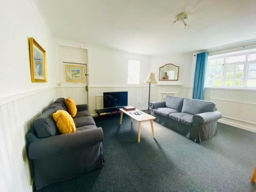 Bay View Spacious Coastal Apartment With Sea Views