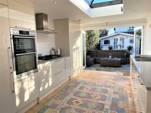 Moonstone Cottage, Moments From The Beach