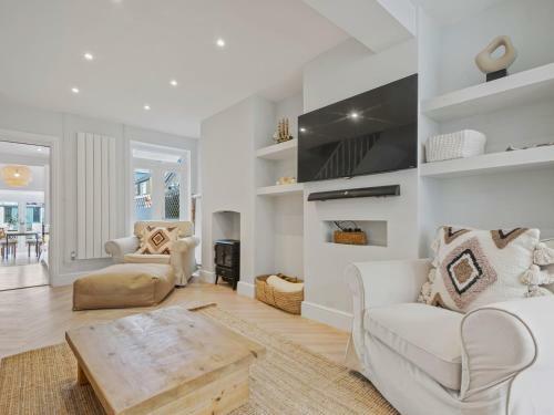 Pass The Keys 3 Bed Scandi Heaven Minutes From The Beach