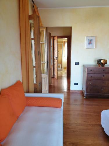 Hostal La Camera Con Vista Lago Al Secondo Piano Della Villa Isabella