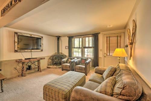 Townhome Walk To Mirror Lake And Main Street!