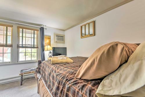 Townhome Walk To Mirror Lake And Main Street!