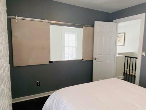 Beautifully Updated 5br Residence Near Uofr/museums/downtown