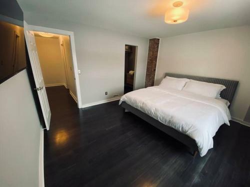 Beautifully Updated 5br Residence Near Uofr/museums/downtown