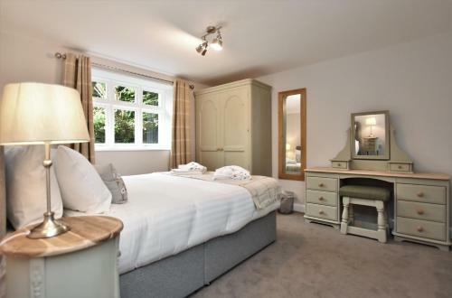 Dove Cottage - Sleeps 6 Near Cartmel