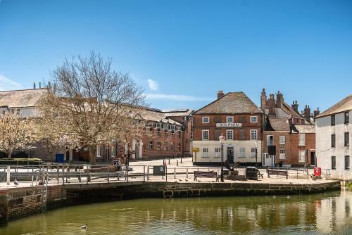 Stunning Apartment - Quintessential - Quay Views - Sleeps 2-4 People