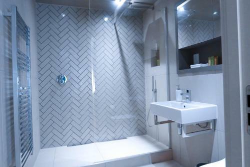 City Centre Luxury Studio Apartment Suite With Garden View