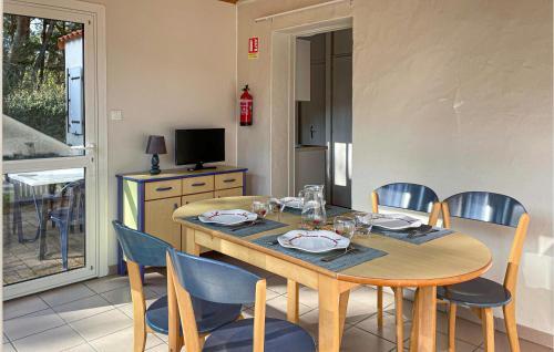 Nice Home In La Faute-sur-mer With 2 Bedrooms