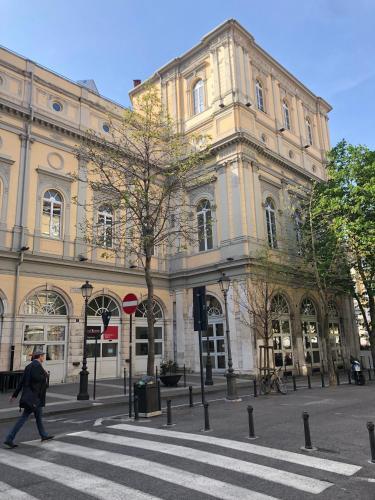 Apartamento Alla Scalinata Del Teatro Rossetti Confort Suites