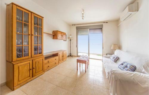 Nice Apartment In Vinar�s With 2 Bedrooms