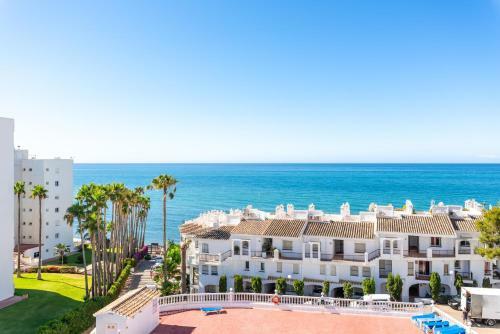 Calahonda Del Sol - Front Line Apartment With Sea View