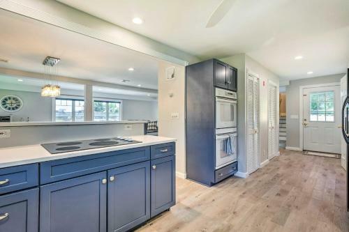 Charming Narragansett Retreat With Coastal View
