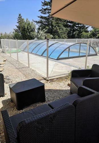 Gite Atypique Avec Piscine Couverte Et Chauffee