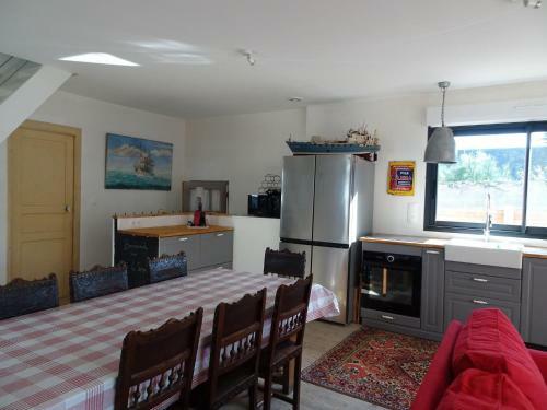 Comfortable Holiday Villa, 50m From The Sea
