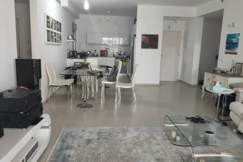 Lovely 4 Room Rental Apartment, With Parking
