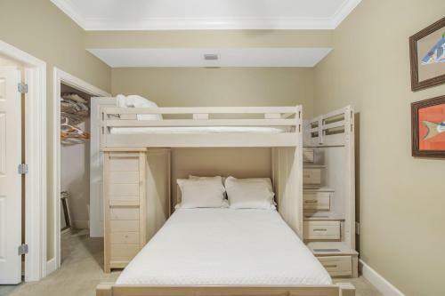 Condo On Bay With Boat Launch And Multiple Pools