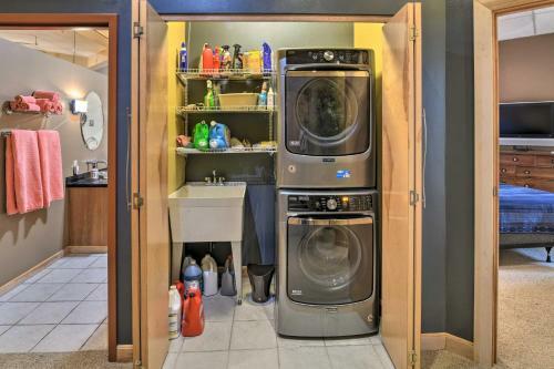 Apartamento Idyllic Dtwn Anchorage Condo With Fireplace!