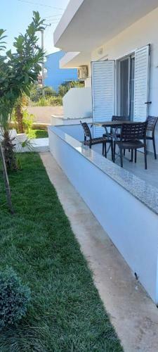 Hostal Arjan Dyli Guesthouse