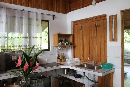 Casa Villa Jade - 10km De R�o Celeste