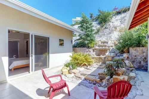 Paradise Villa @coral Views, French Harbour