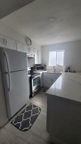 Newly Renovated And Centrally-located Phx Condo