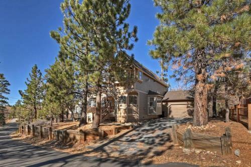 Canyon Castle- W/hot Tub! Near Bear Mountain!