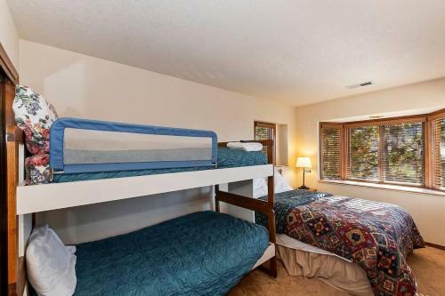 Canyon Castle- W/hot Tub! Near Bear Mountain!