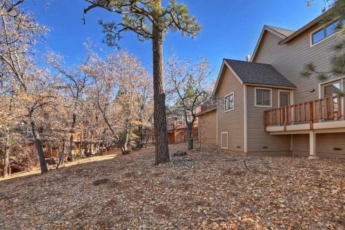 Canyon Castle- W/hot Tub! Near Bear Mountain!