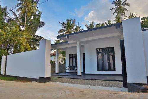 Hostal Black And White Unakuruwa