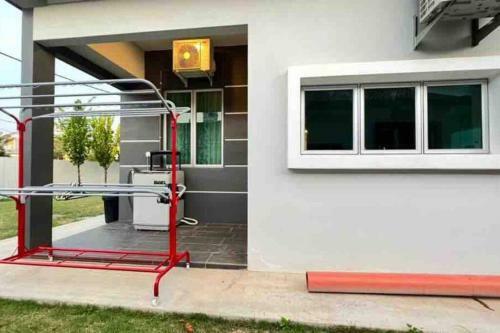 Fully AC Home & 4 -bedroom With Free Parking.